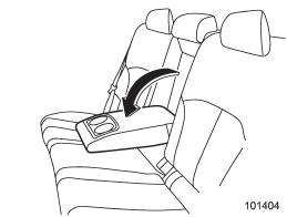 To lower the armrest, pull on the top edge of the armrest.