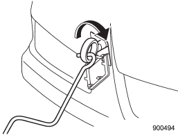 4. Tighten the towing hook securely using the jack handle.
